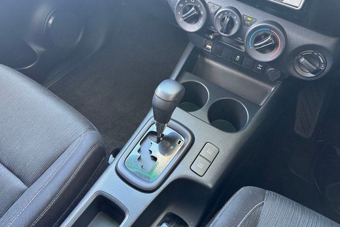 2016 Toyota Hilux SR