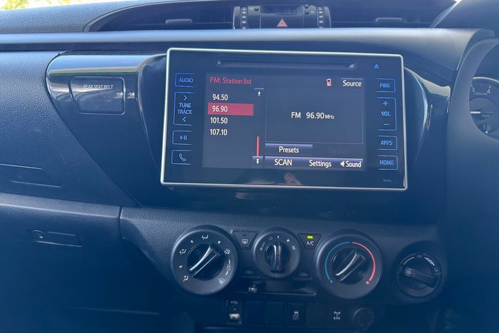 2016 Toyota Hilux SR