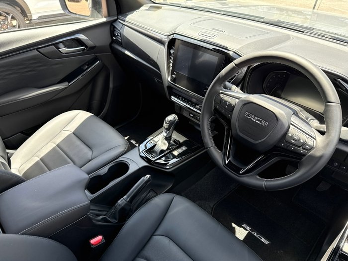 2025 Isuzu D-MAX BLADE