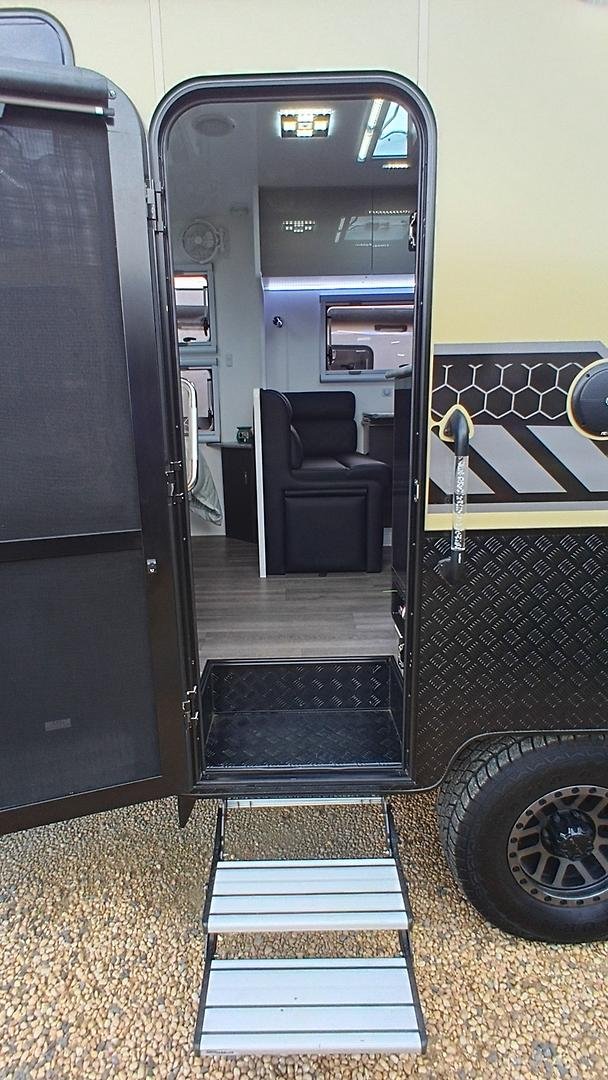 2024 Red Centre Oasis 20 Type B (was $168,990, now $129,990)