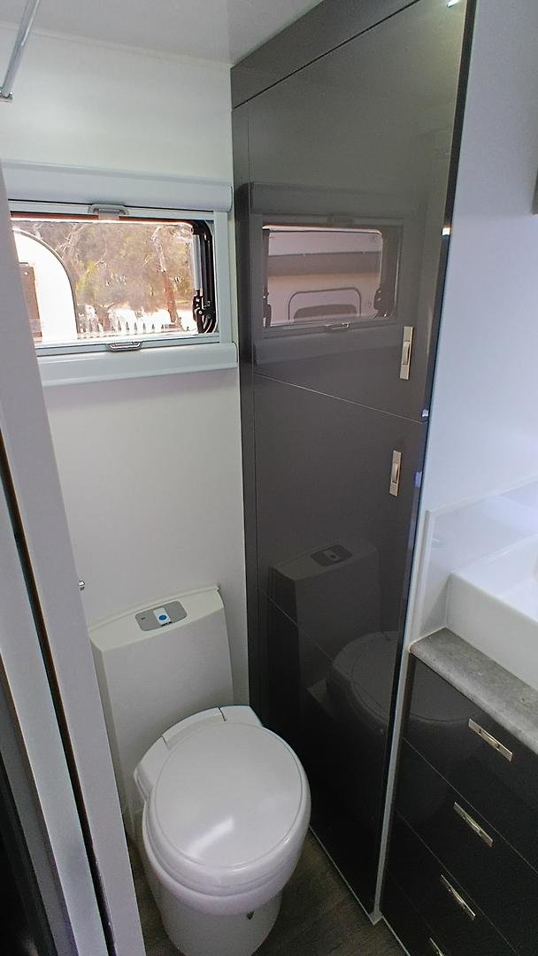 2025 Red Centre Oasis 20 Type B