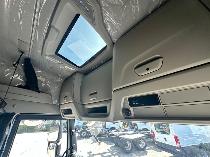 2024 Iveco S-Way AS700