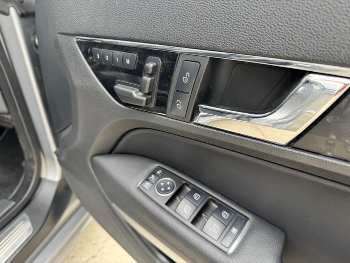 2011 Mercedes-Benz E-Class E500 Avantgarde A207 Palladium silver