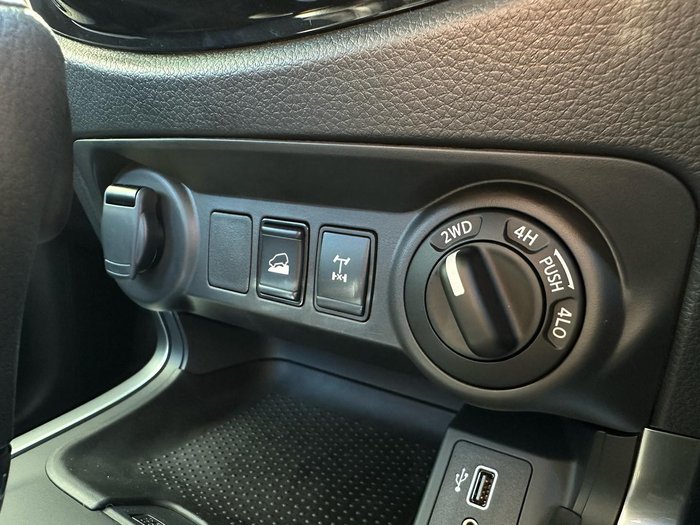 2024 Nissan Navara SL