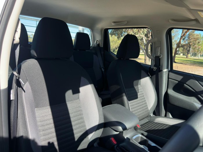 2024 Nissan Navara SL