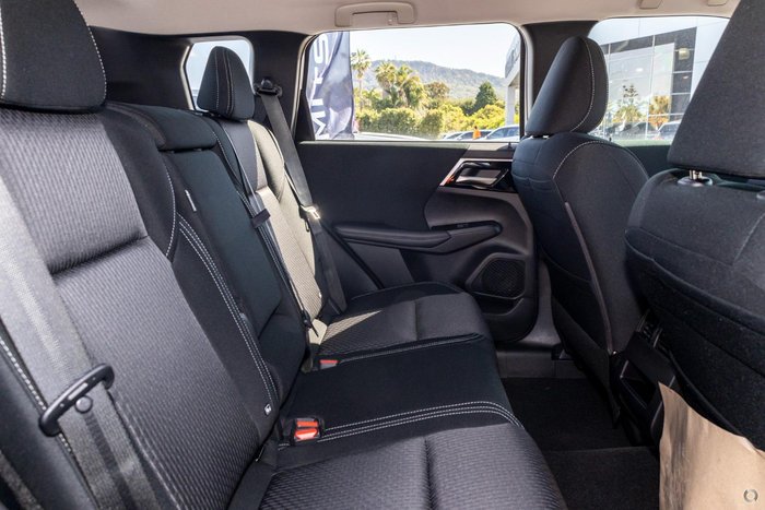 2025 Mitsubishi Outlander ES ZM MY24 White Diamond