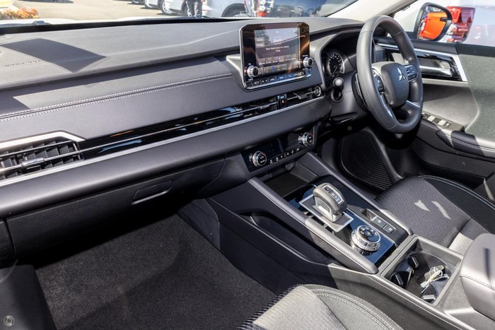 2025 Mitsubishi Outlander ES ZM MY24 White Diamond