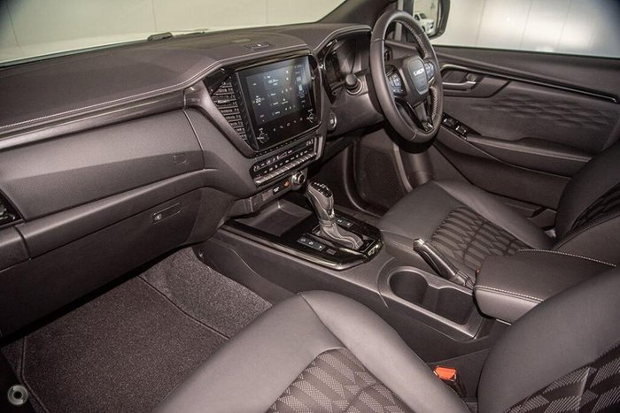 2024 Isuzu D-MAX BLADE