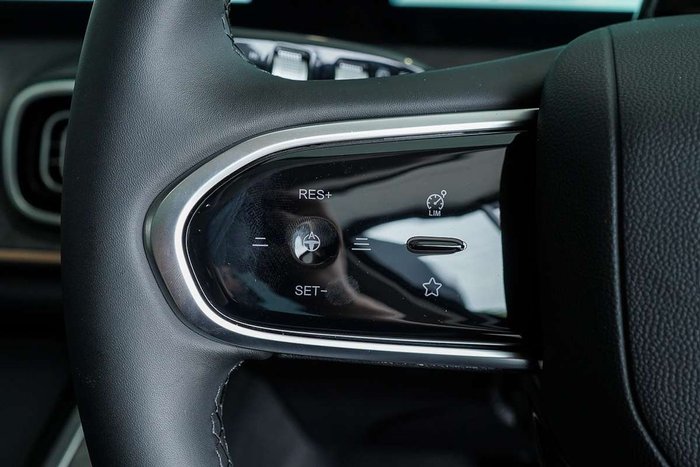 2025 Jaecoo J8 Track