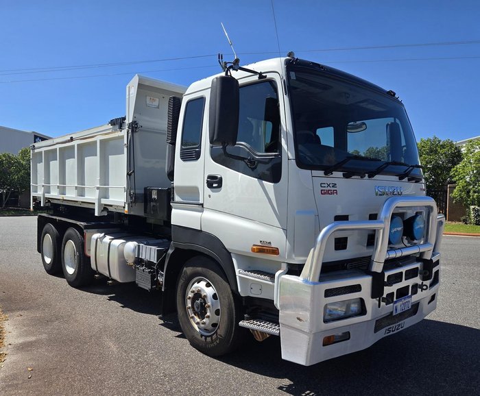 2008 Isuzu Cxz Giga WHITE