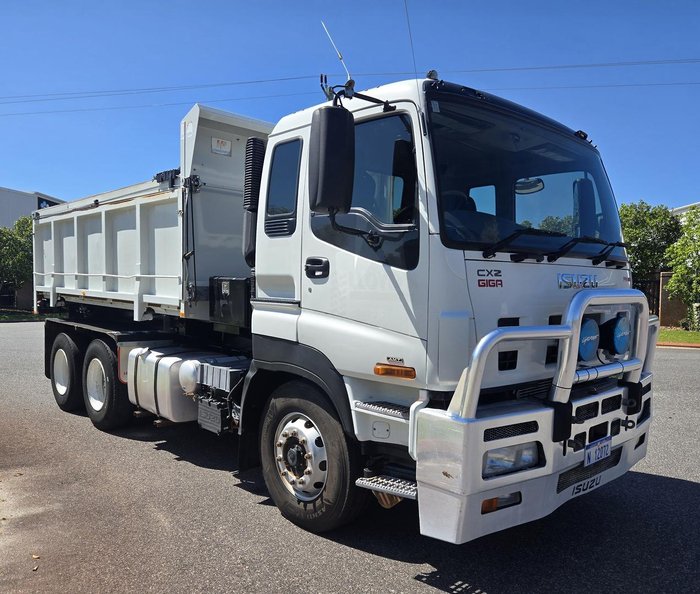 2008 Isuzu Cxz Giga WHITE