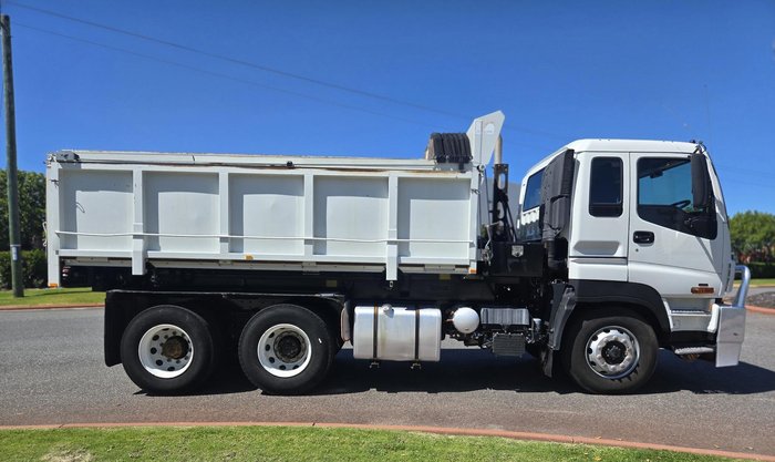 2008 Isuzu Cxz Giga WHITE