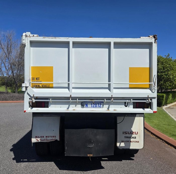 2008 Isuzu Cxz Giga WHITE