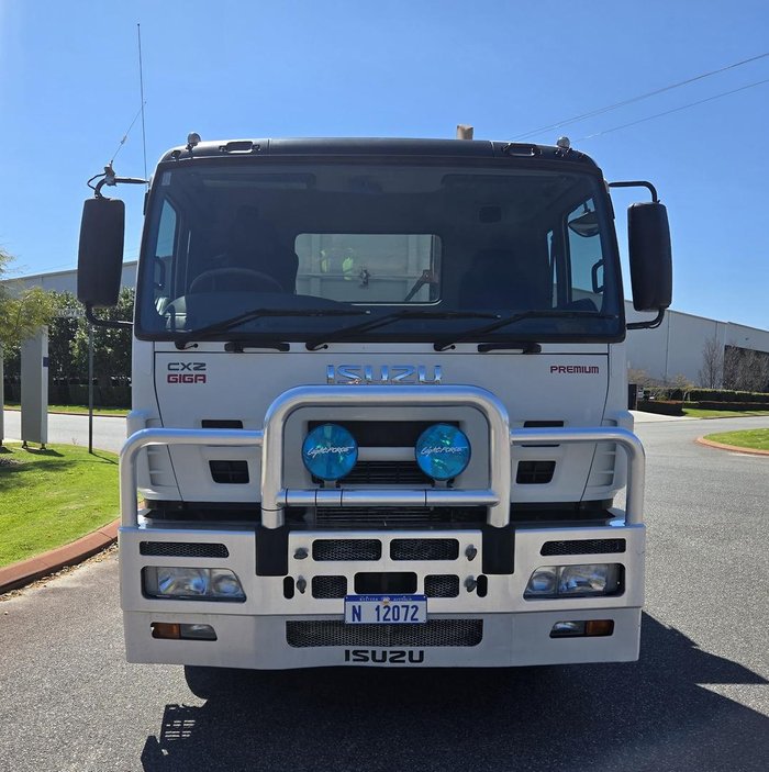 2008 Isuzu Cxz Giga WHITE