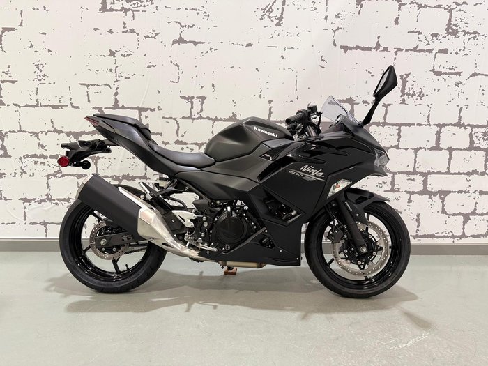 2025 Kawasaki Ninja 500 (EX500G) Ninja Black