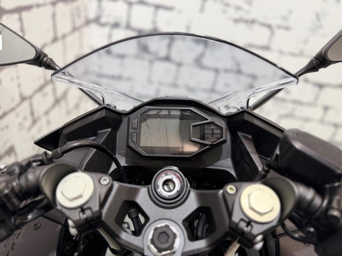 2025 Kawasaki Ninja 500 (EX500G) Ninja Black