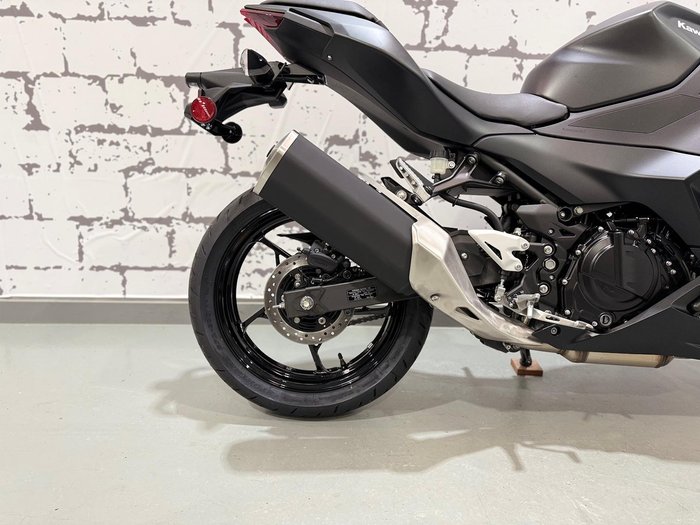 2025 Kawasaki Ninja 500 (EX500G) Ninja Black