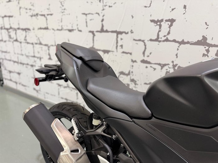 2025 Kawasaki Ninja 500 (EX500G) Ninja Black