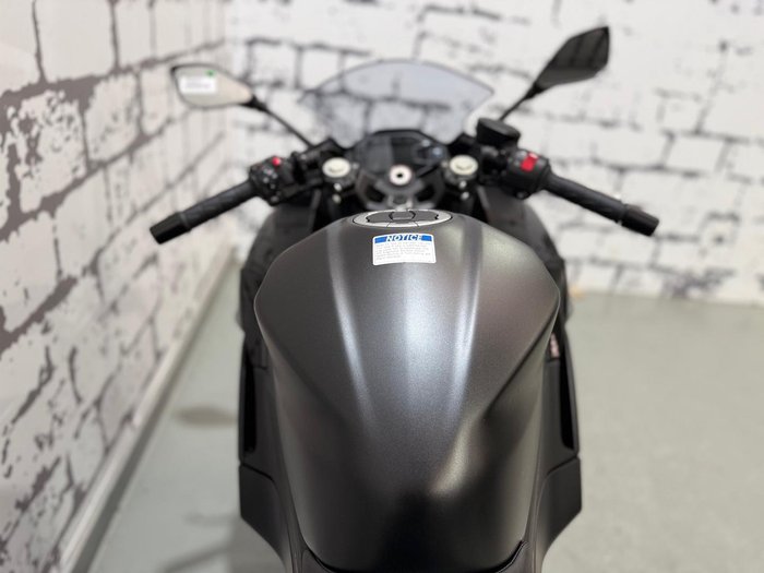 2025 Kawasaki Ninja 500 (EX500G) Ninja Black