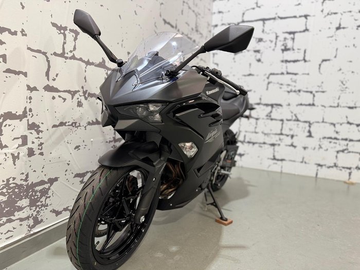 2025 Kawasaki Ninja 500 (EX500G) Ninja Black