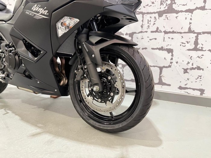 2025 Kawasaki Ninja 500 (EX500G) Ninja Black