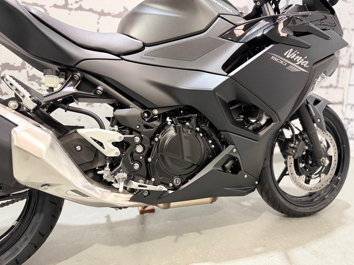 2025 Kawasaki Ninja 500 (EX500G) Ninja Black