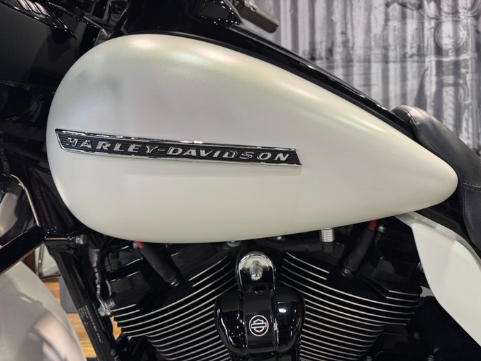 2018 Harley-davidson FLHXS STREET GLIDE SPECIAL Bonneville Salt Denim