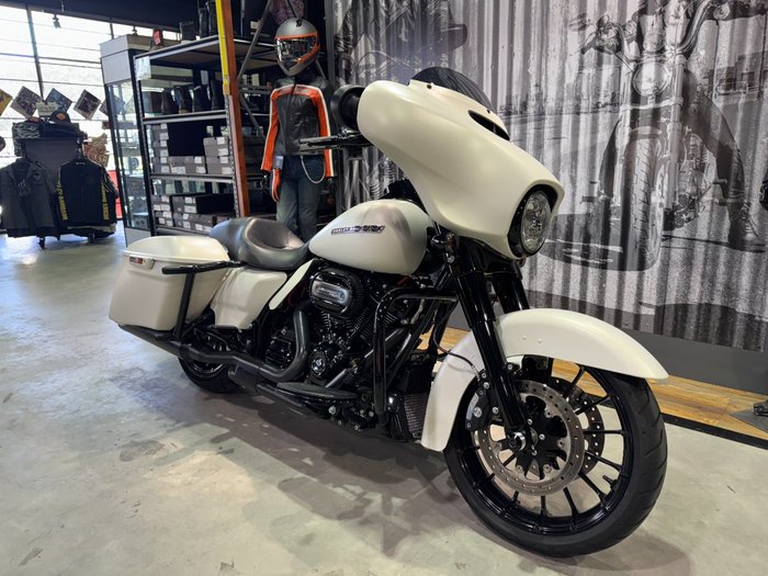 2018 Harley-davidson FLHXS STREET GLIDE SPECIAL Bonneville Salt Denim