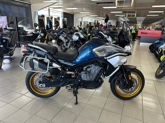 2022 CFMOTO 800MT Touring MT Blue
