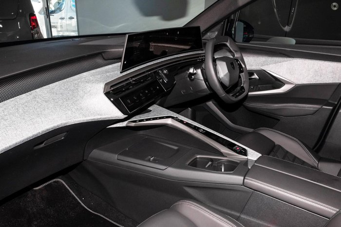 2025 Peugeot 5008 GT Premium Hybrid P74 MY25 Nera Black
