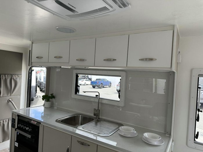 2025 Supreme 1990_R_K1e3_T Sunray 19'9