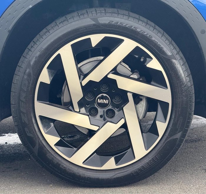 2025 MINI Countryman C Favoured