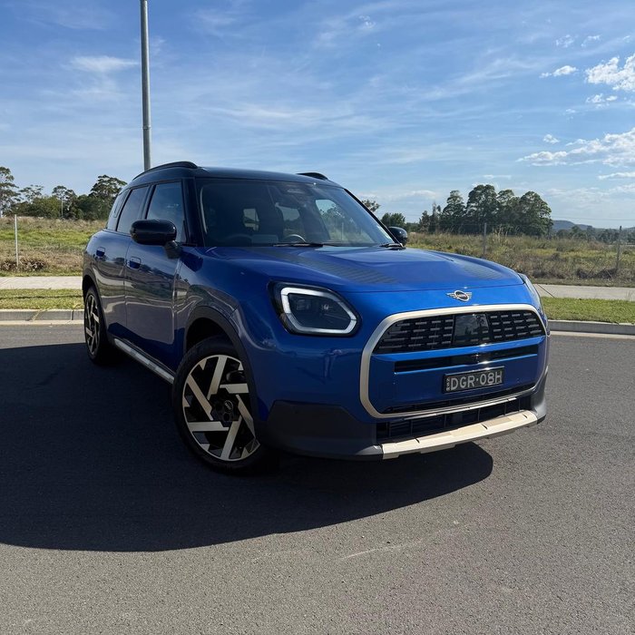 2025 MINI Countryman C Favoured