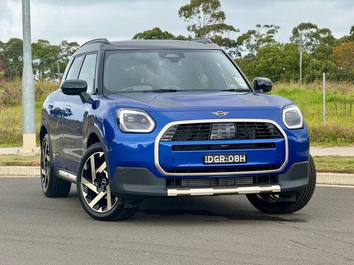 2025 MINI Countryman C Favoured