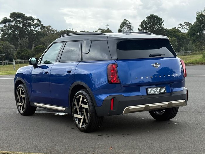 2025 MINI Countryman C Favoured