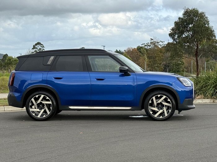2025 MINI Countryman C Favoured