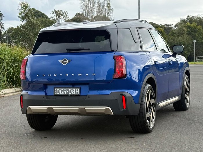 2025 MINI Countryman C Favoured