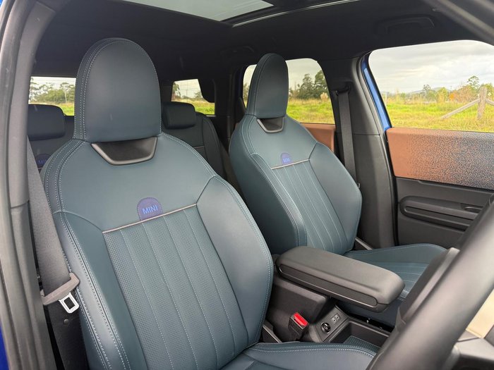 2025 MINI Countryman C Favoured