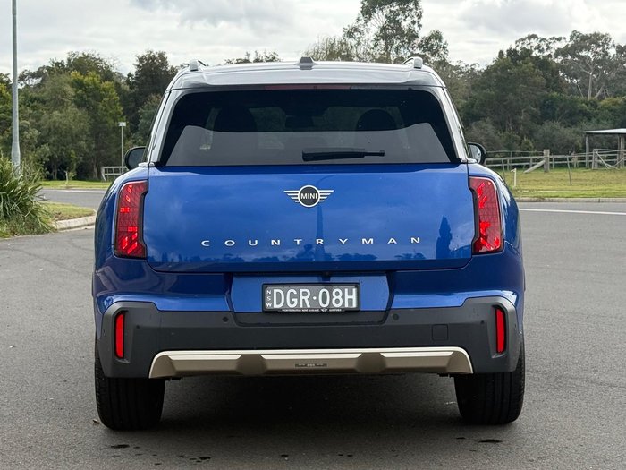 2025 MINI Countryman C Favoured
