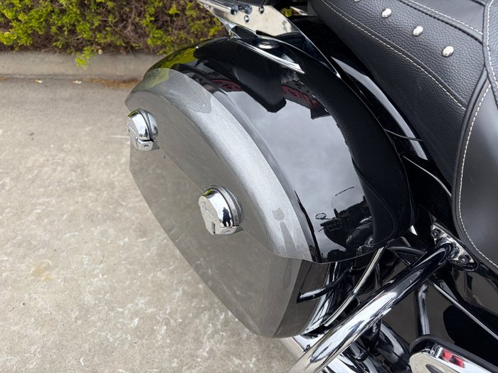 2024 Indian ROADMASTER CLASSIC Metalic Black
