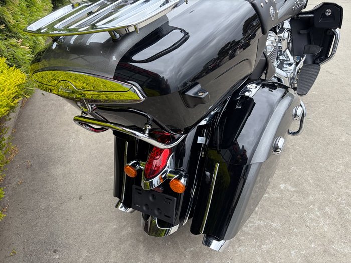 2024 Indian ROADMASTER CLASSIC Metalic Black