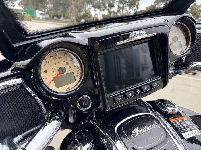 2024 Indian ROADMASTER CLASSIC Metalic Black