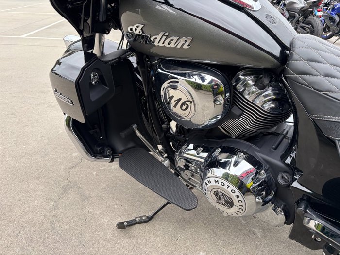 2024 Indian ROADMASTER CLASSIC Metalic Black