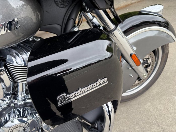 2024 Indian ROADMASTER CLASSIC Metalic Black