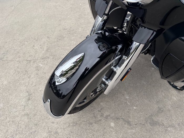 2024 Indian ROADMASTER CLASSIC Metalic Black