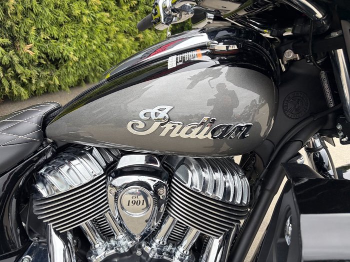 2024 Indian ROADMASTER CLASSIC Metalic Black