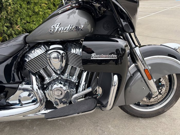 2024 Indian ROADMASTER CLASSIC Metalic Black