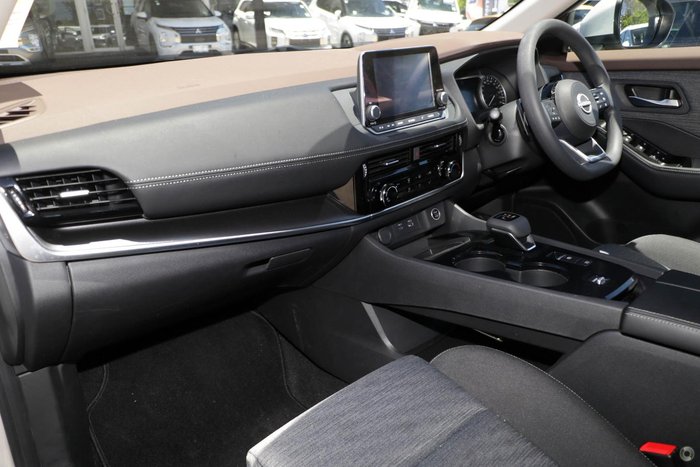 2025 Nissan X-TRAIL ST