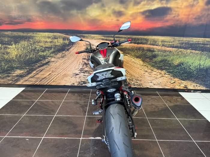 2022 Kawasaki Z900 SUPERNAKED WHITE