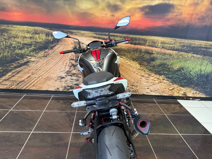 2022 Kawasaki Z900 SUPERNAKED WHITE